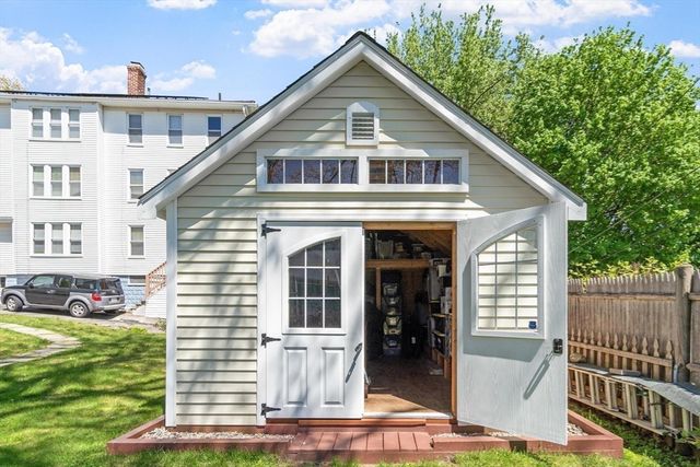 28 Lakewood St, Worcester, MA 01603