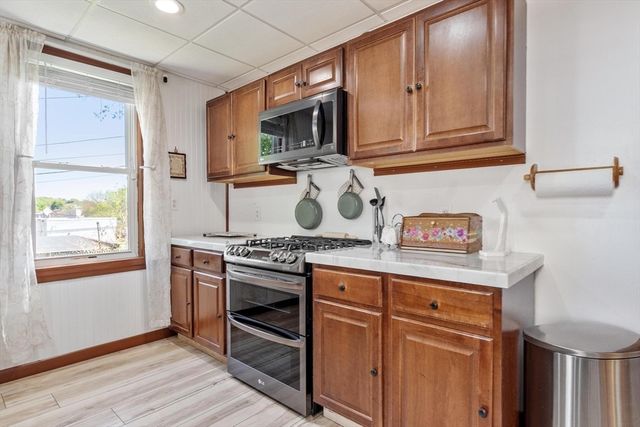 28 Lakewood St, Worcester, MA 01603