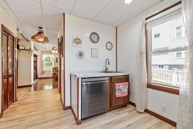 28 Lakewood St, Worcester, MA 01603