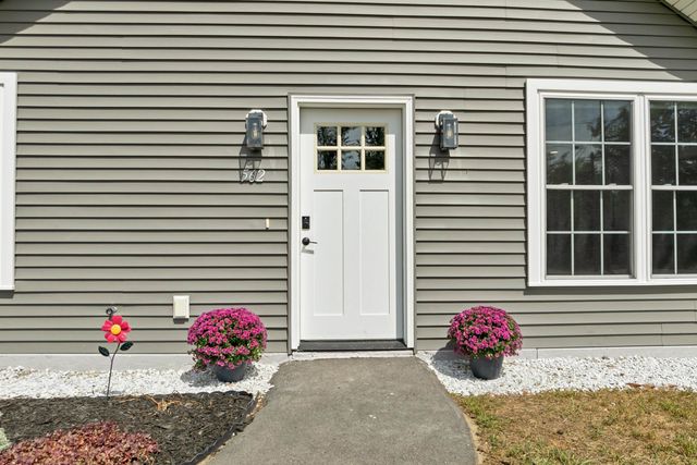 562 Pickering Road, Rochester, NH 03867