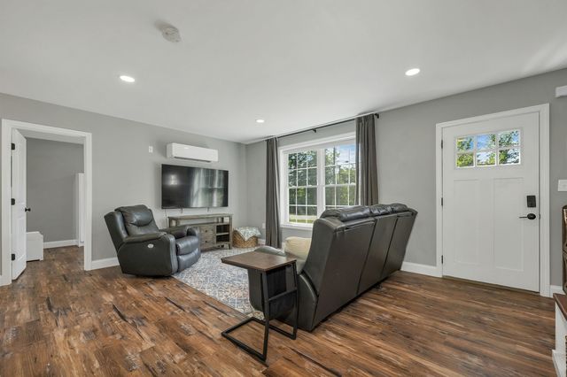 562 Pickering Road, Rochester, NH 03867