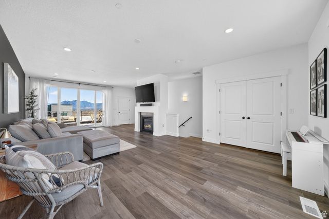 11048 S LAKE RUN RD, South Jordan, UT 84009