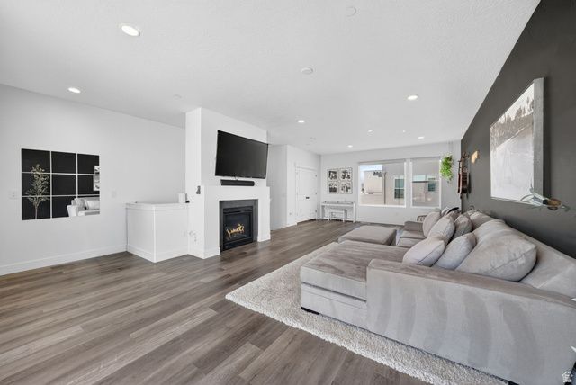 11048 S LAKE RUN RD, South Jordan, UT 84009