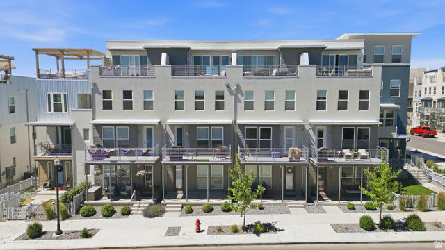 11048 S LAKE RUN RD, South Jordan, UT 84009