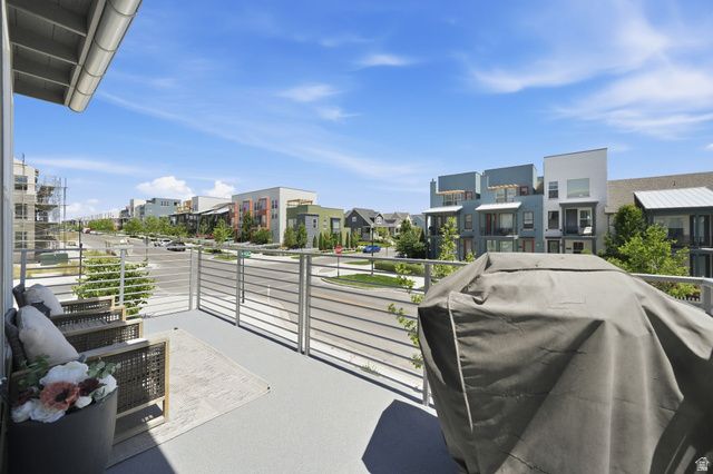 11048 S LAKE RUN RD, South Jordan, UT 84009