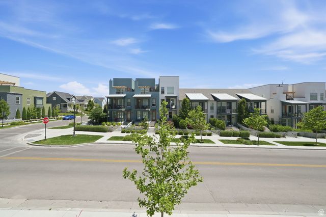11048 S LAKE RUN RD, South Jordan, UT 84009