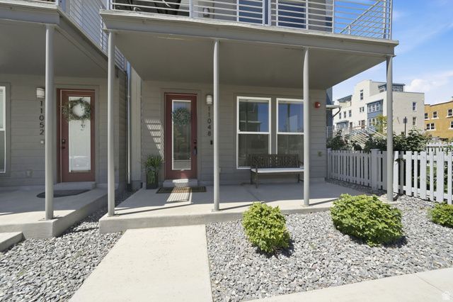 11048 S LAKE RUN RD, South Jordan, UT 84009