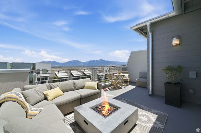 11048 S LAKE RUN RD, South Jordan, UT 84009