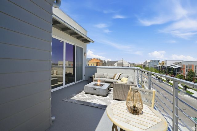 11048 S LAKE RUN RD, South Jordan, UT 84009