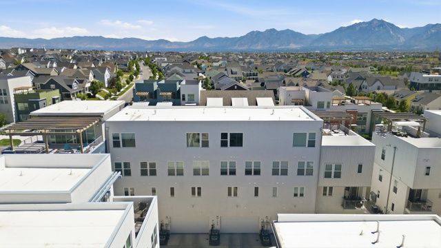 11048 S LAKE RUN RD, South Jordan, UT 84009