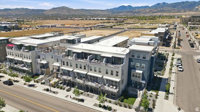 11048 S LAKE RUN RD, South Jordan, UT 84009