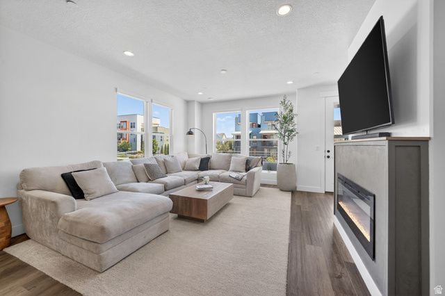 11048 S LAKE RUN RD, South Jordan, UT 84009