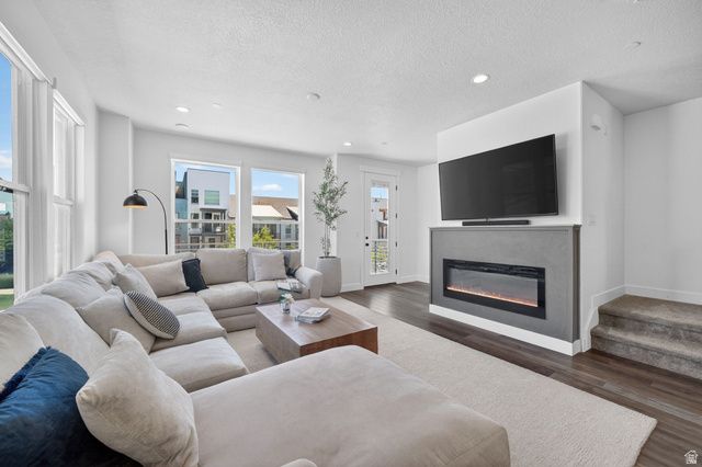 11048 S LAKE RUN RD, South Jordan, UT 84009