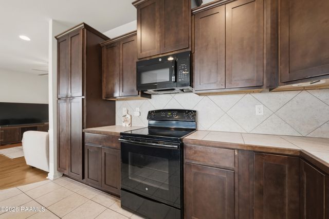 102 Agrarian Avenue, Rayne, LA 70578