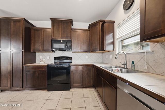 102 Agrarian Avenue, Rayne, LA 70578