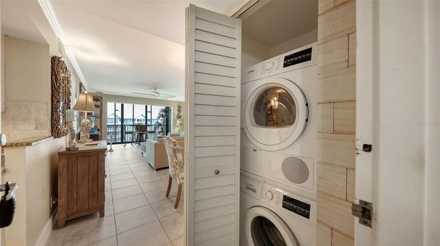5855 MIDNIGHT PASS ROAD 510, Sarasota, FL 34242