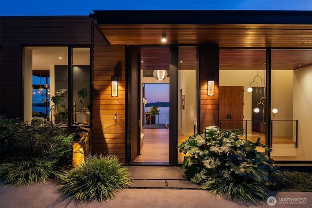 4041 W Mercer Way, Mercer Island, WA 98040