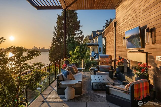 4041 W Mercer Way, Mercer Island, WA 98040
