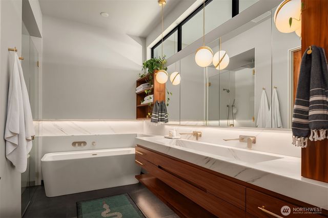 4041 W Mercer Way, Mercer Island, WA 98040