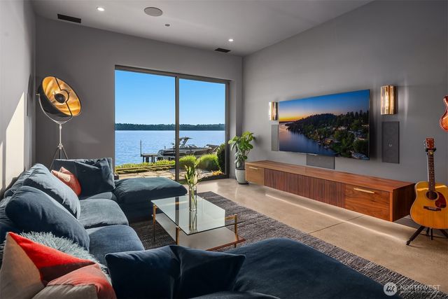 4041 W Mercer Way, Mercer Island, WA 98040