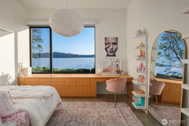 4041 W Mercer Way, Mercer Island, WA 98040