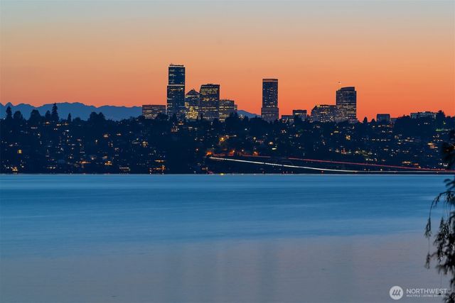 4041 W Mercer Way, Mercer Island, WA 98040