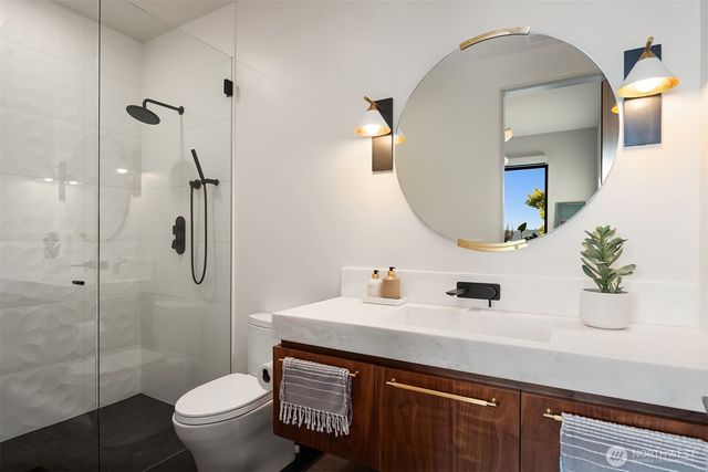4041 W Mercer Way, Mercer Island, WA 98040
