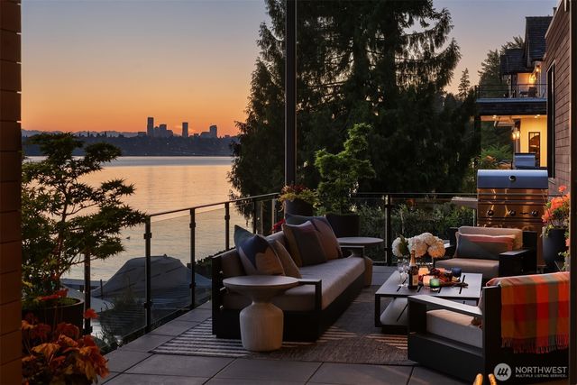 4041 W Mercer Way, Mercer Island, WA 98040