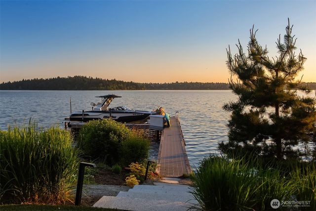 4041 W Mercer Way, Mercer Island, WA 98040