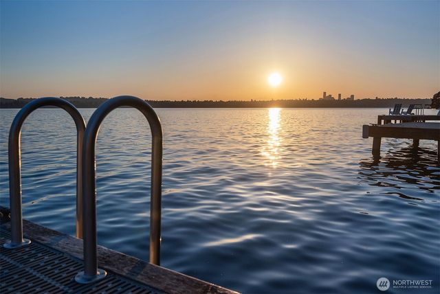 4041 W Mercer Way, Mercer Island, WA 98040