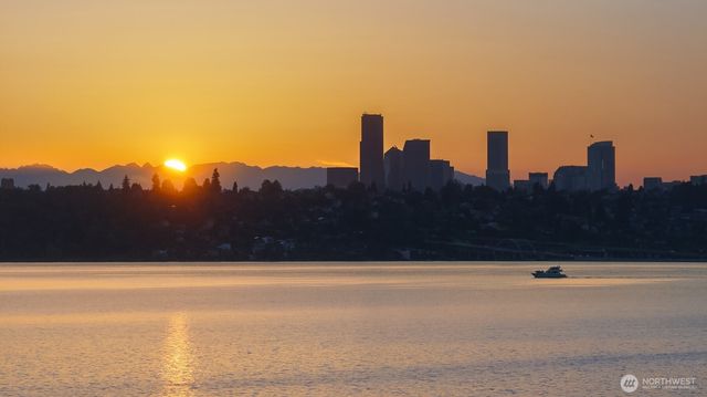 4041 W Mercer Way, Mercer Island, WA 98040