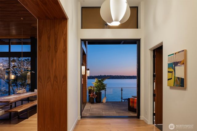 4041 W Mercer Way, Mercer Island, WA 98040