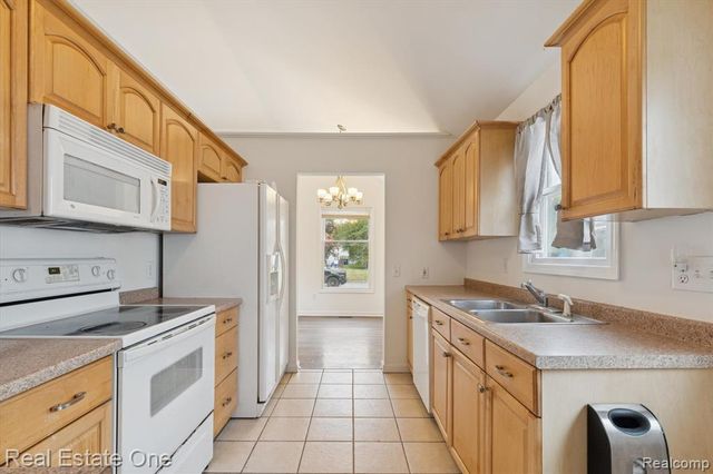 35833 Farragut Avenue, Westland, MI 48186