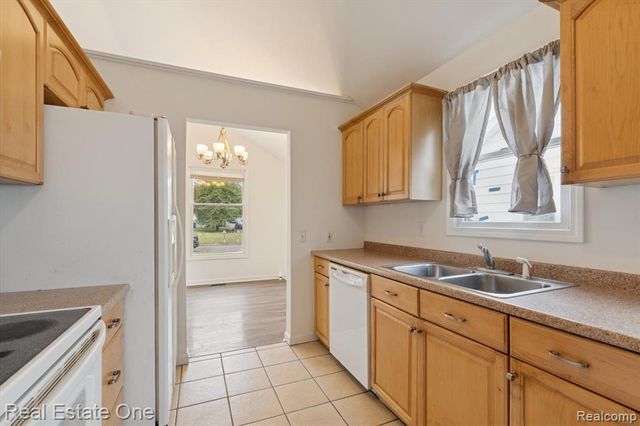 35833 Farragut Avenue, Westland, MI 48186