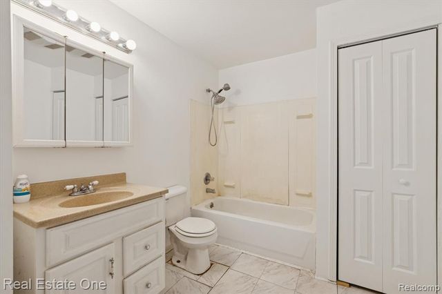 35833 Farragut Avenue, Westland, MI 48186