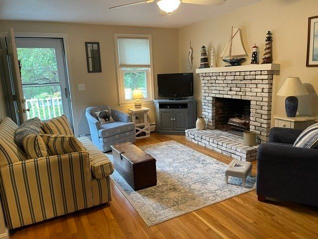 1 Dexter Avenue, Sandwich, MA 02563