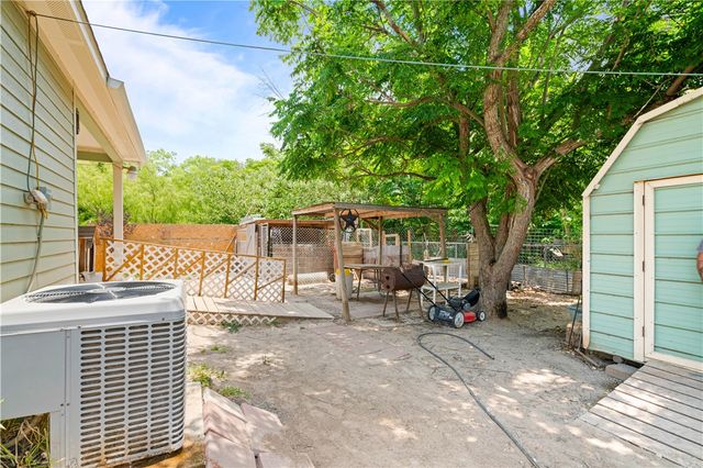 105 E Elm St, Taft, TX 78390