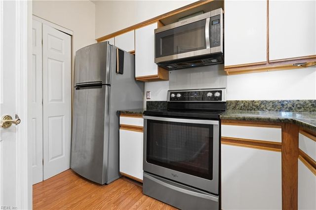 230 College Pl Apt 222, Norfolk, VA 23510