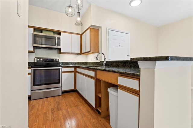 230 College Pl Apt 222, Norfolk, VA 23510