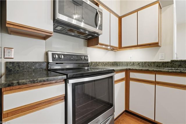 230 College Pl Apt 222, Norfolk, VA 23510