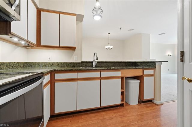 230 College Pl Apt 222, Norfolk, VA 23510