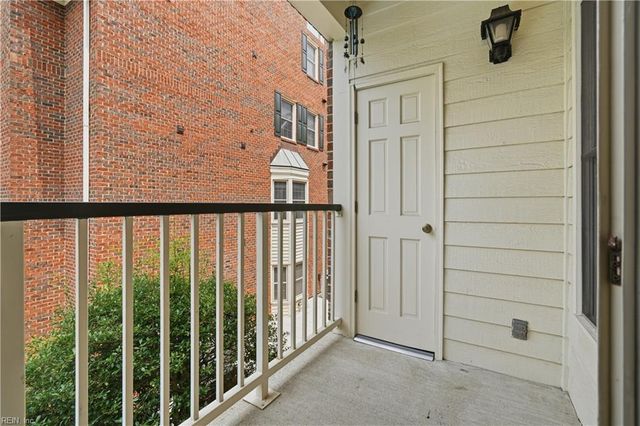 230 College Pl Apt 222, Norfolk, VA 23510