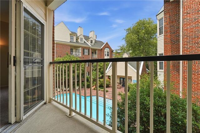 230 College Pl Apt 222, Norfolk, VA 23510