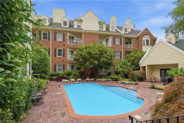 230 College Pl Apt 222, Norfolk, VA 23510