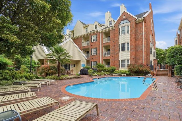 230 College Pl Apt 222, Norfolk, VA 23510