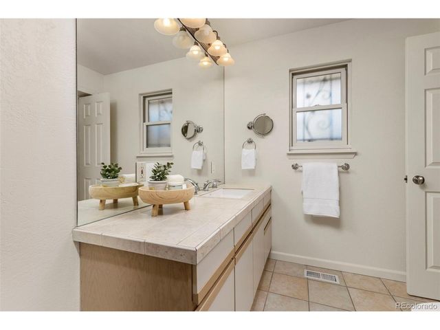 221 Magnolia St, Denver, CO 80220