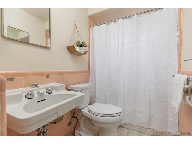 221 Magnolia St, Denver, CO 80220