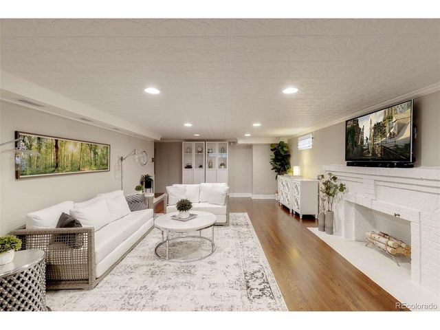 5525 E 17th Avenue Pkwy, Denver, CO 80220