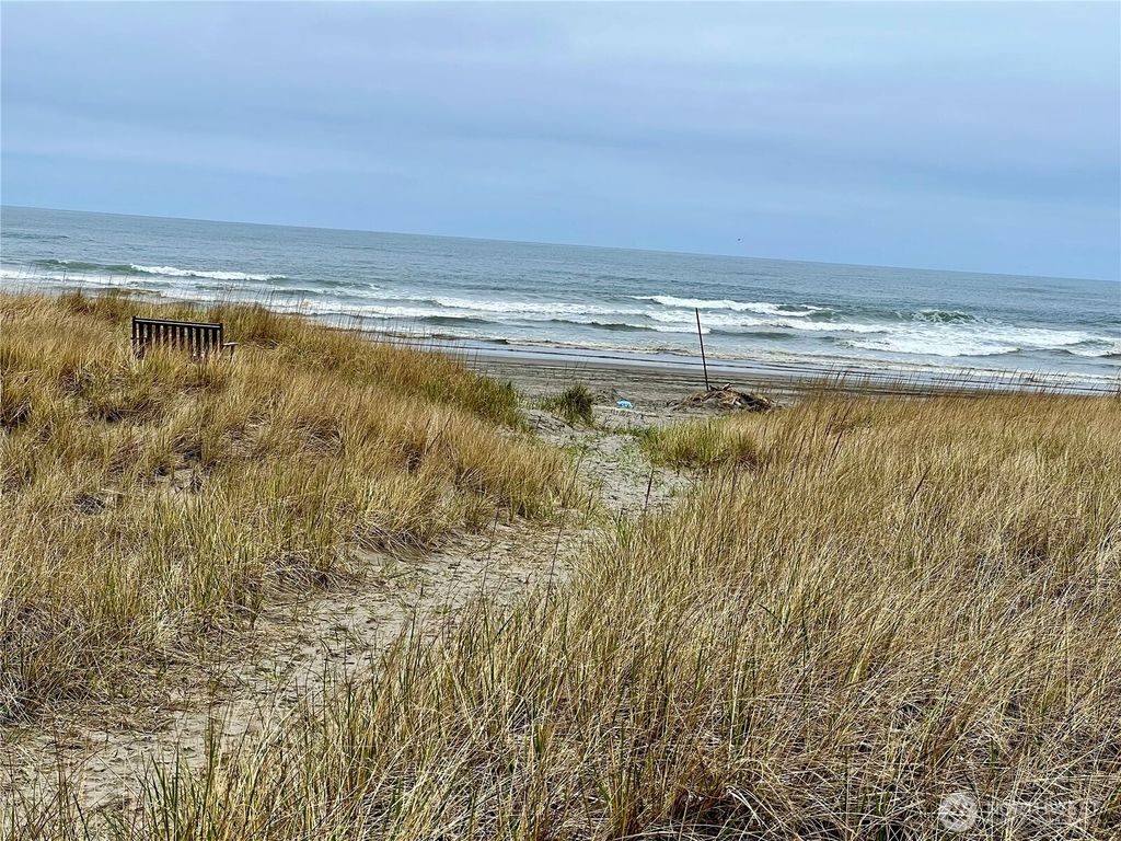 1301 178th Place W, Long Beach, WA 98631