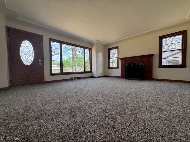 1618 W Park Avenue, Weathersfield, OH 44446